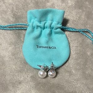 Tiffany & Co. Silver Pearl Earrings with Blue Pouch